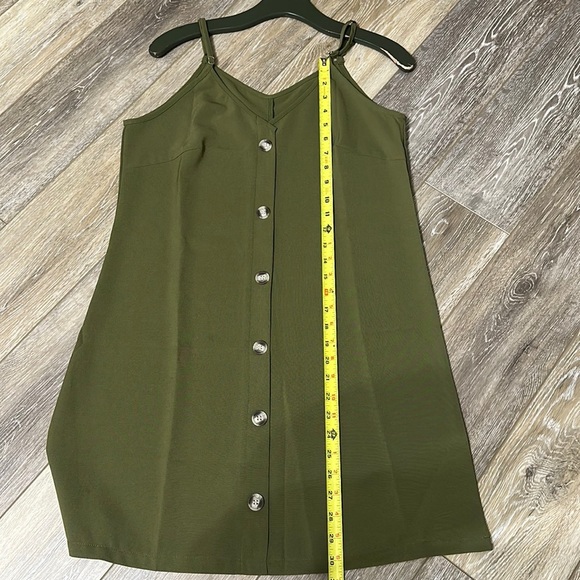 🛍️ 95% polyester 5% spandex green sleeveless dress. New no tag. - Picture 6 of 7